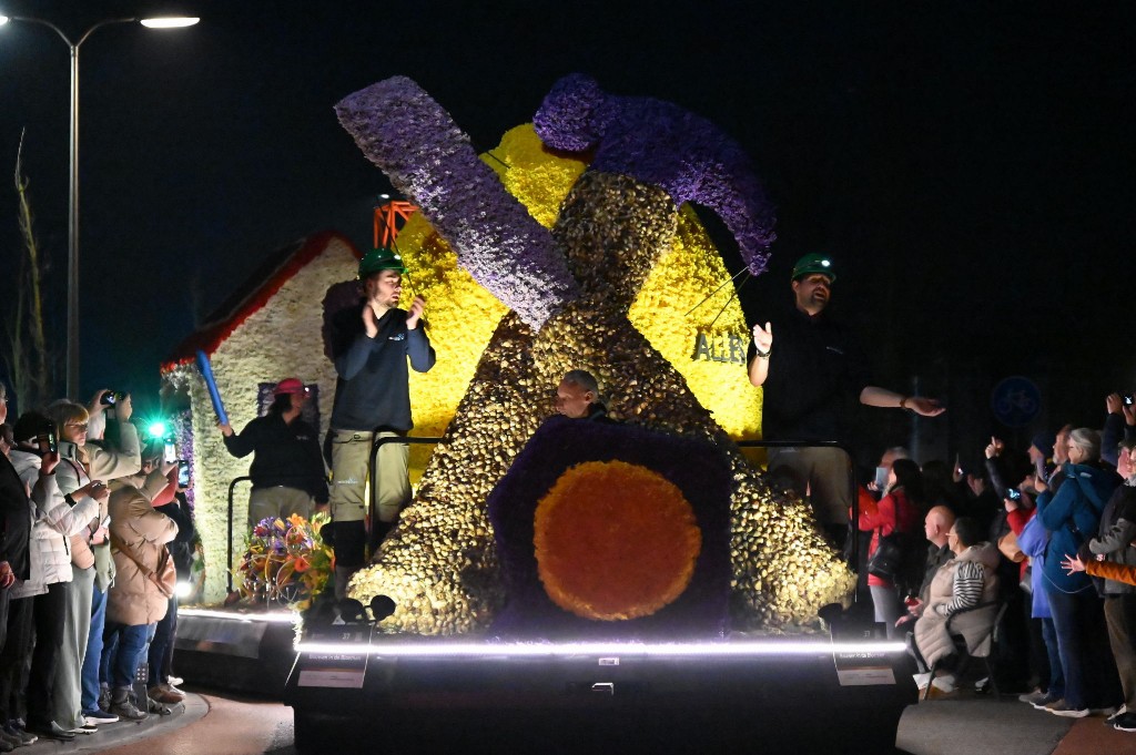 ../Images/Verlicht bloemencorso 2025 106.jpg
